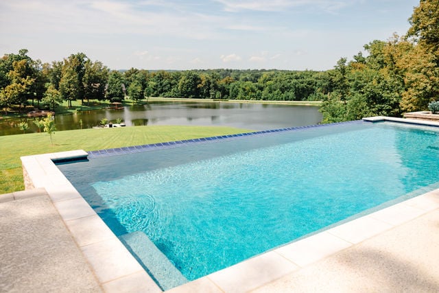 858e4645d8a340092d9dfc455585eb90-large