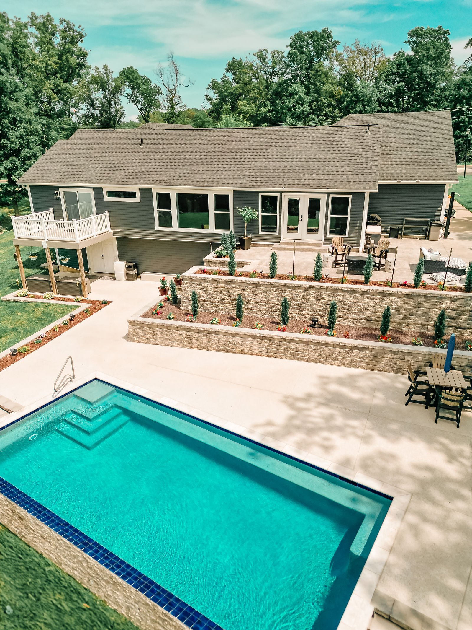 97f47ca8eda312439deec4b0e5191323-cover