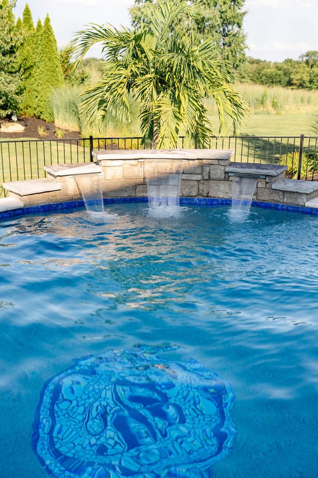 f593e896c63f3aa70bff2d68ac404de9-large